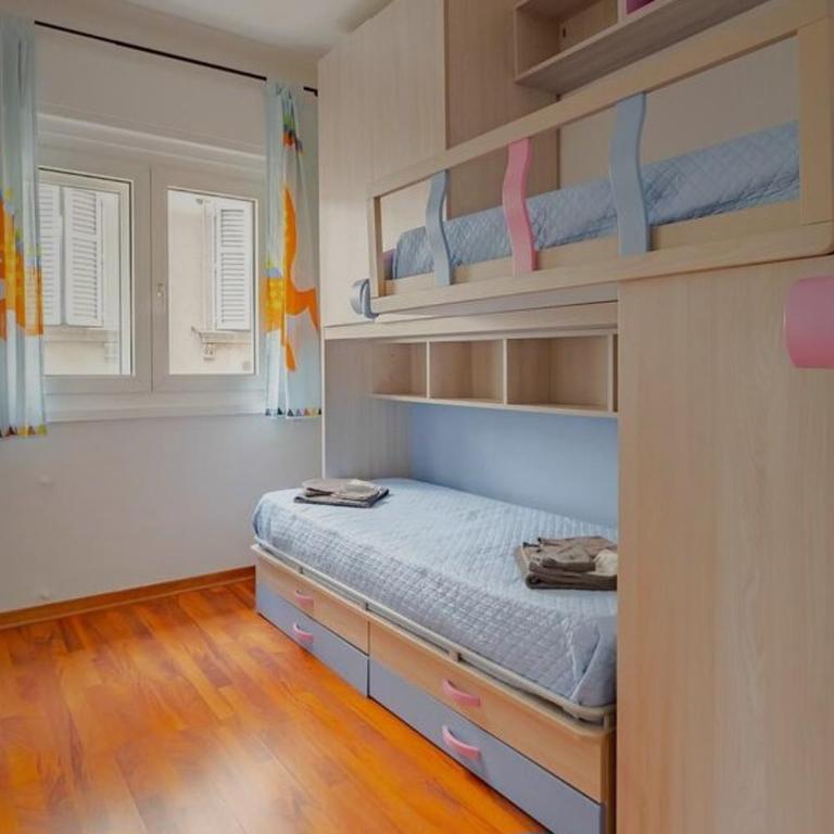 Casa Vacanze-Trieste San Giusto - Appartamento con 2 Camere da Letto - 4