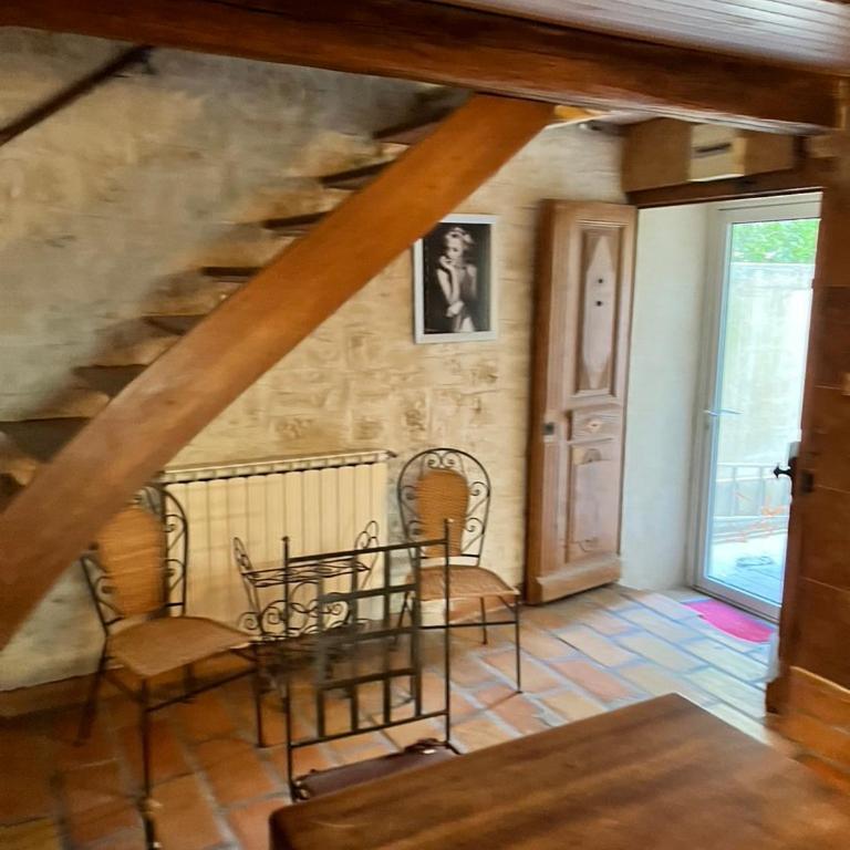 La maison sur la place dans Aigues Mortes climatisé - Maison 2 Chambres - 50