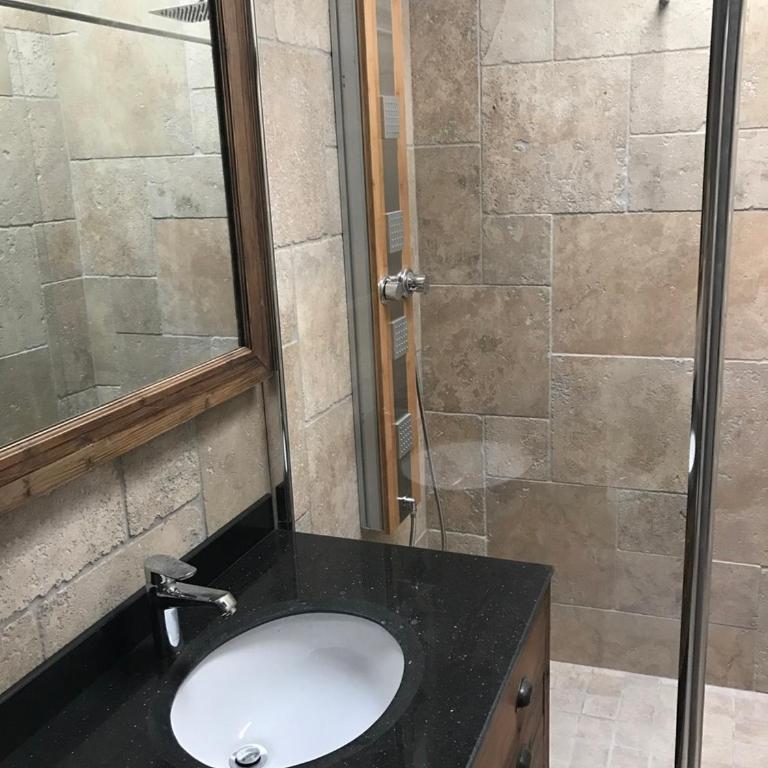 La maison sur la place dans Aigues Mortes climatisé - Maison 2 Chambres - 31