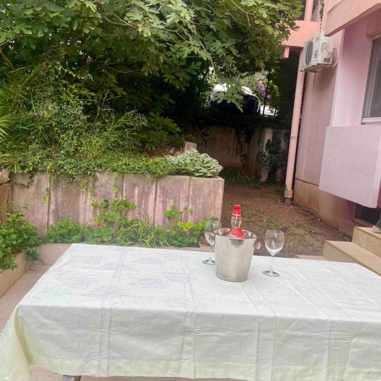 The Four Fish - Two-Bedroom Apartment with Terrace - 12