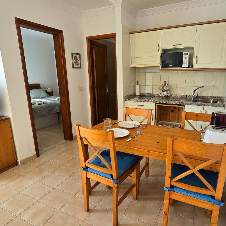 Atalaya Complex central Puerto del Carmen, large open terrace with loungers - Apartamento de 1 dormitorio - 10