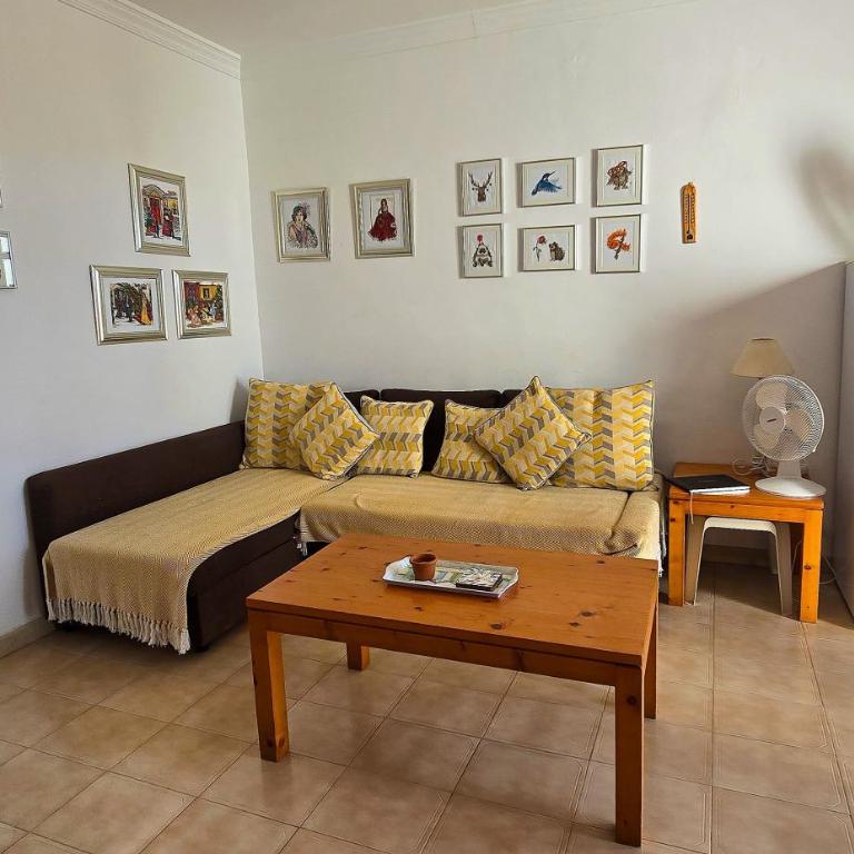 Atalaya Complex central Puerto del Carmen, large open terrace with loungers - Apartamento de 1 dormitorio - 16