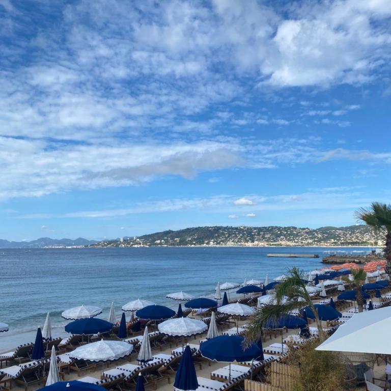 Logement en résidence vacances classe 2 étoiles au bord de mer 4 couchages avec cabine lit superposé et au salon un canapé convertible et piscine à 300 m des transports communs,gare ferroviaire,commerces et plages - Family Studio - 11