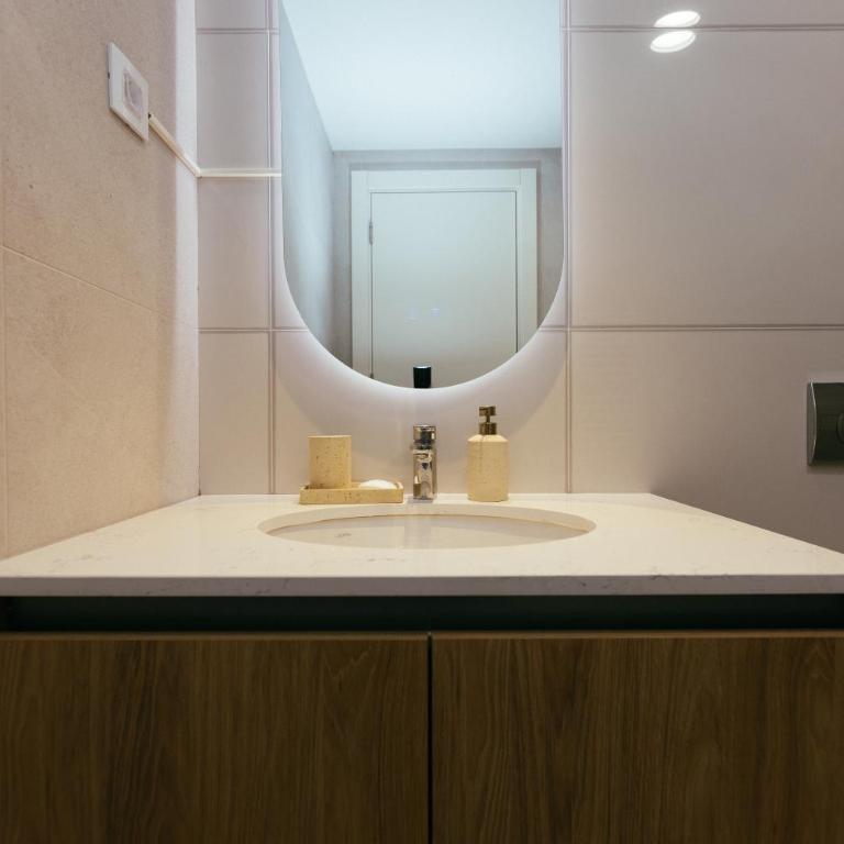 Beautiful One Bedroom With Free Breakfast and Parking - Apartman sa 1 Spavaćom Sobom - 2