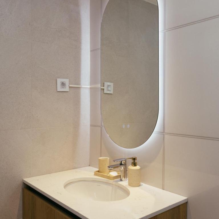 Beautiful One Bedroom With Free Breakfast and Parking - Apartman sa 1 Spavaćom Sobom - 17