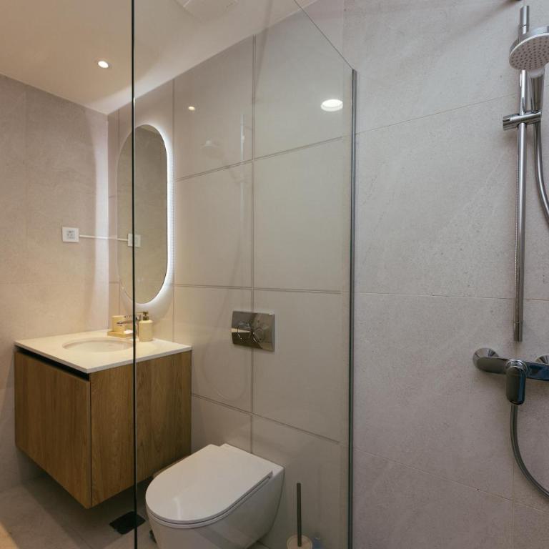 Beautiful One Bedroom With Free Breakfast and Parking - Apartman sa 1 Spavaćom Sobom - 21