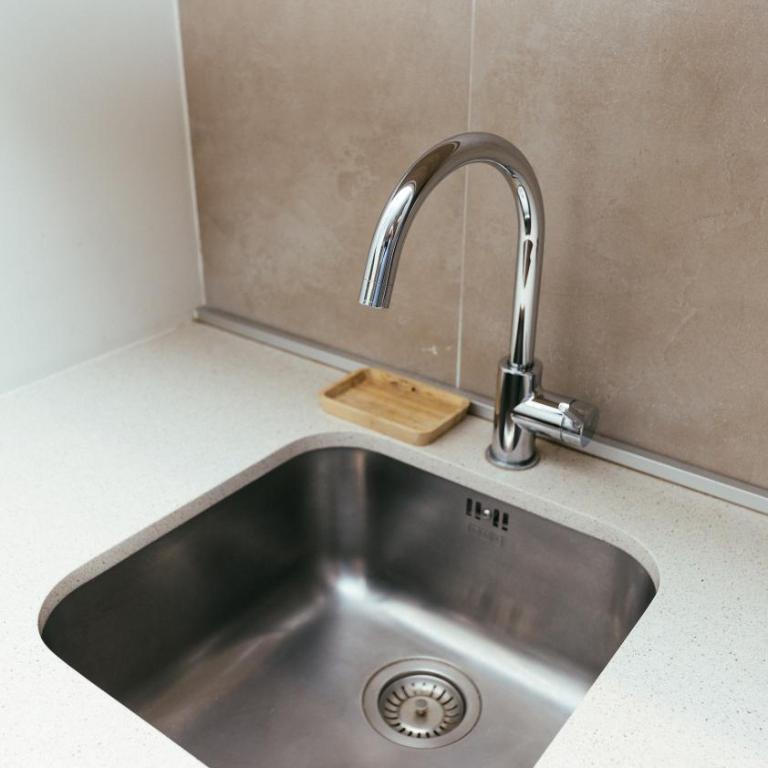 Beautiful One Bedroom With Free Breakfast and Parking - Apartman sa 1 Spavaćom Sobom - 27