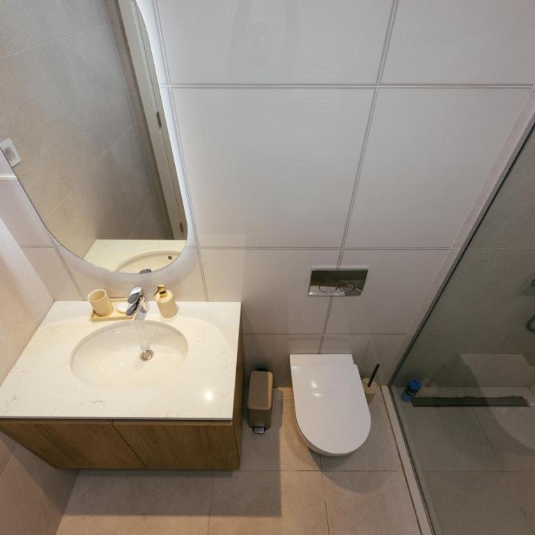 Beautiful One Bedroom With Free Breakfast and Parking - Apartman sa 1 Spavaćom Sobom - 30