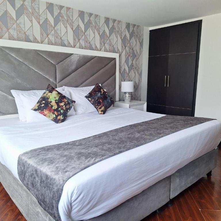 Aw Hotel Quality Comfort Embajada - Corferias - Habitación Doble Deluxe - 4