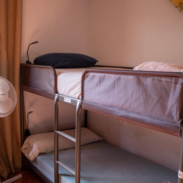 Hostel Banana Surf House - Cama en habitación compartida masculina de 4 camas - 4