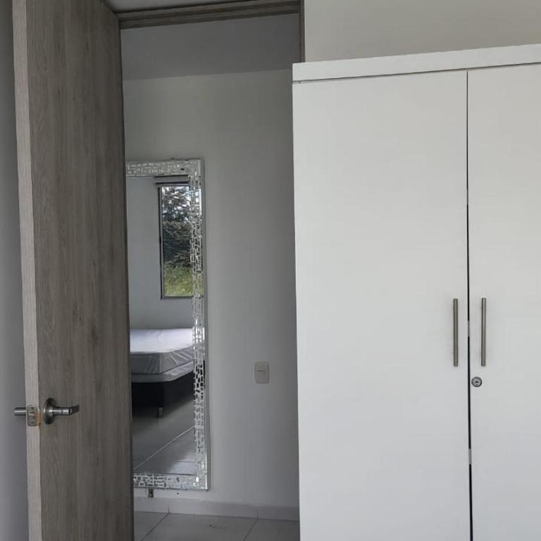 Cómodo apartamento sur de cali - Three-Bedroom Apartment with Mountain View - 4