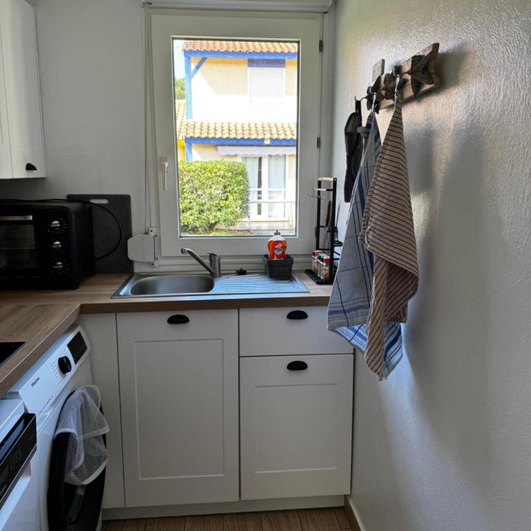 Maisonnette au calme, T3, 6 pers résidence avec piscine et wifi privée proche lac et océan - Maison 2 Chambres - 9