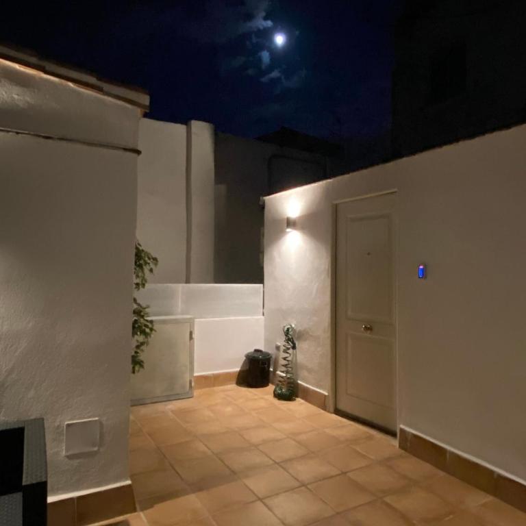 Romántico Ático Terraza privada y Cochera Gratis - One-Bedroom Apartment - 35