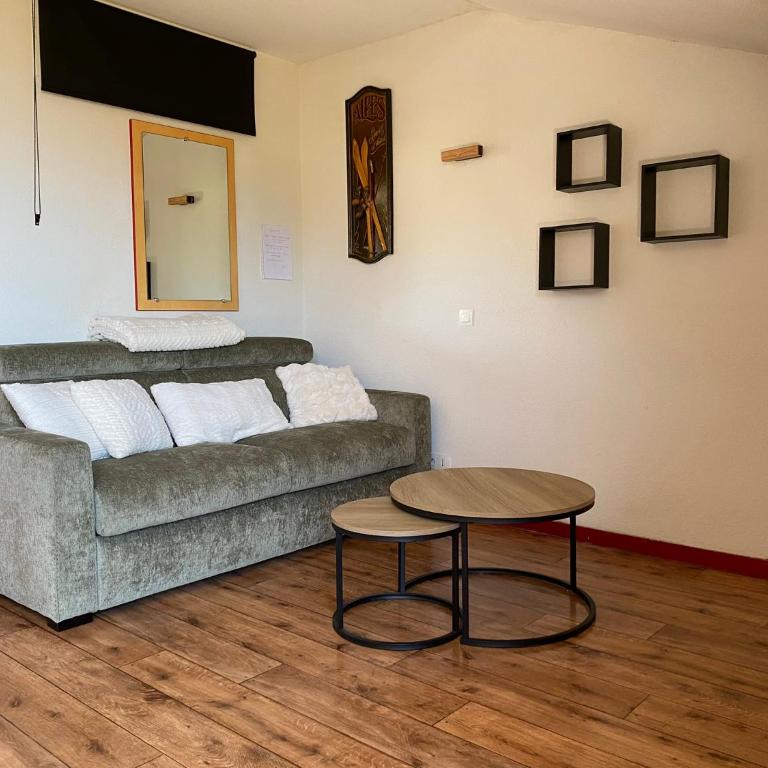 Plein sud, grande pièce de vie, vue imprenable sur les montagnes et parking couvert privé - Appartement 1 Chambre - 8