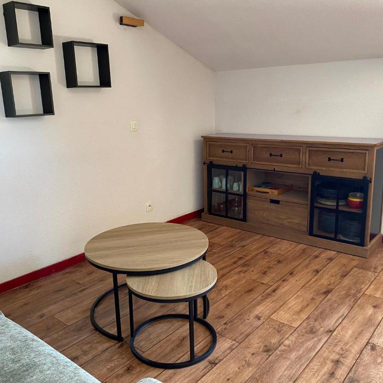 Plein sud, grande pièce de vie, vue imprenable sur les montagnes et parking couvert privé - Appartement 1 Chambre - 7