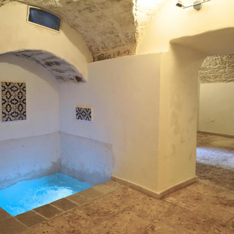 Casa Giardino - RELAX, VISTA, MAGIA nel CUORE BIANCO di OSTUNI - Camera King con Vasca Idromassaggio - 3
