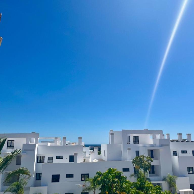 Estepona Penthouse Resort with Private Solárium - Pool & Free Parking - Apartamento de 2 dormitorios - 28