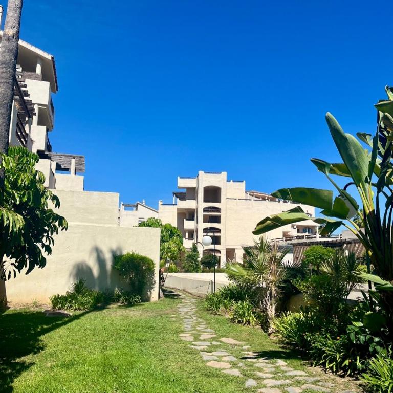 Estepona Penthouse Resort with Private Solárium - Pool & Free Parking - Apartamento de 2 dormitorios - 21