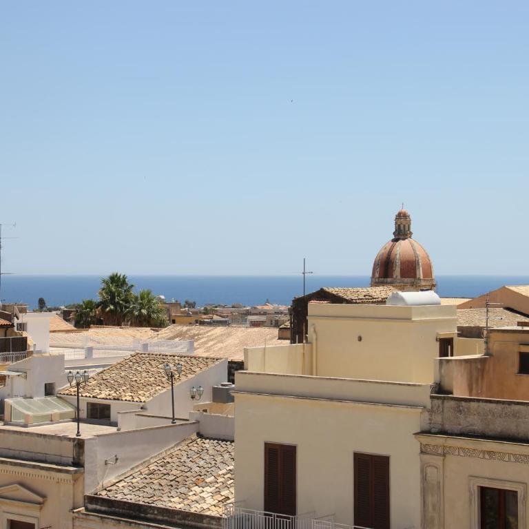 B&B Albergo Sicilia City Center - Camera Matrimoniale con Balcone - 9