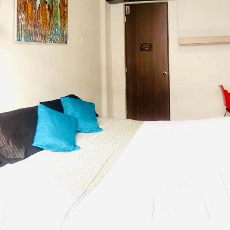 Habitaciones junto a CINEMA LUMINA - Habitación Doble con baño compartido - 1