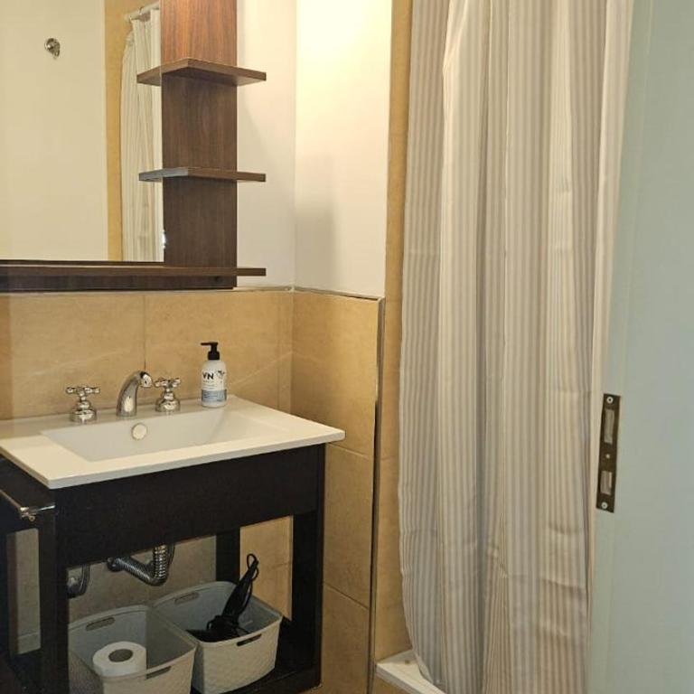 Hermoso y céntrico monoanbiente con vista al lago en Bariloche - Apartamento de 1 dormitorio - 11