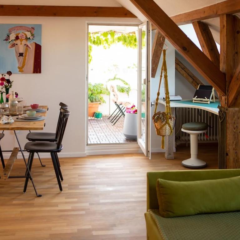 Rooftop Arts&Crafts Apartment, zentral und ruhig, 3 Dachterrassen - One-Bedroom Apartment with Balcony and City View - 14