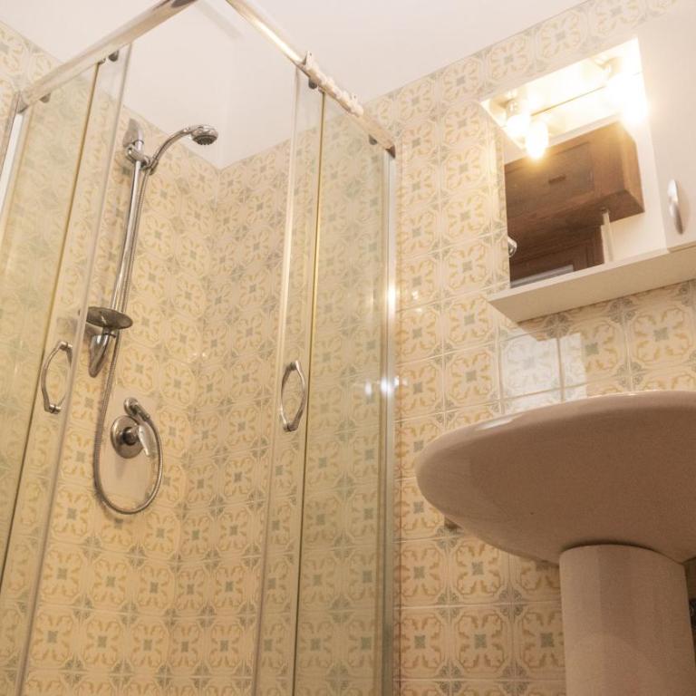 Case Bongiovi - Two-Bedroom House - 19
