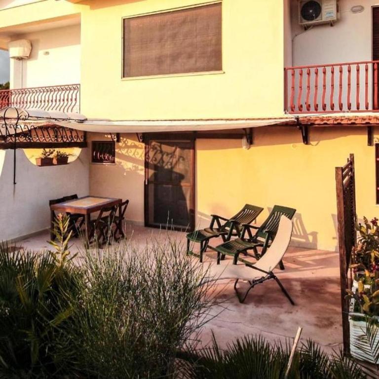 Case Bongiovi - Two-Bedroom House - 12