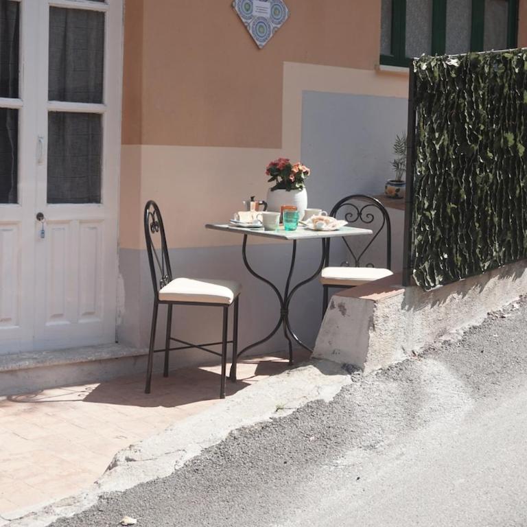La Maestrina Apartment in Taormina - One-Bedroom Apartment - 12