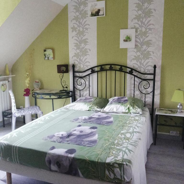 Maison d'hôte avec jardin - Chambre Triple avec Salle de Bains Commune - 4