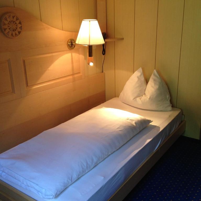 Hotel Bellevue - Traditional Swiss Hideaway - Einzelzimmer - Nordseite ohne Balkon - 1