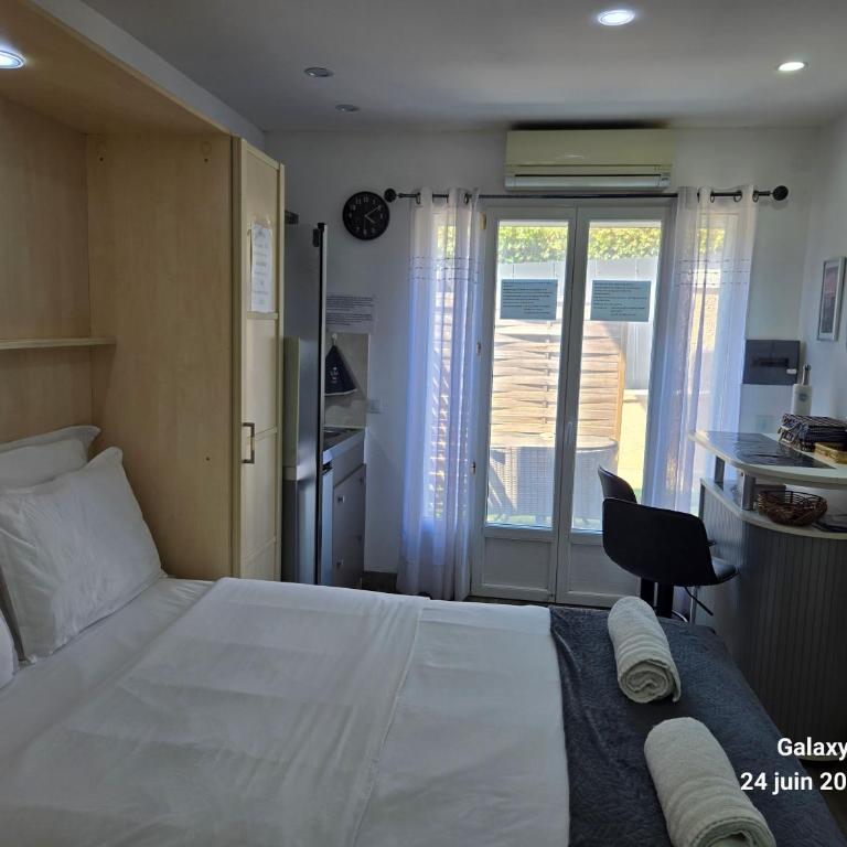 4 logements à La Trinité proche de Nice 15 mn, Monaco 20 mn et l'Italie 30 mn 2 Chambres et 2 Studios privés et indépendants - Studio - 3