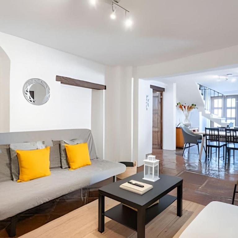 Amplia Casa en el Corazón del Centro | 4hab + Est - Casa de 4 dormitorios - 1