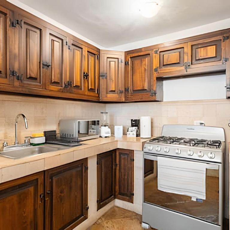 Amplia Casa en el Corazón del Centro | 4hab + Est - Casa de 4 dormitorios - 24