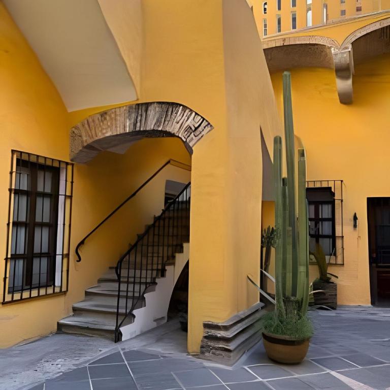 Amplia Casa en el Corazón del Centro | 4hab + Est - Casa de 4 dormitorios - 45