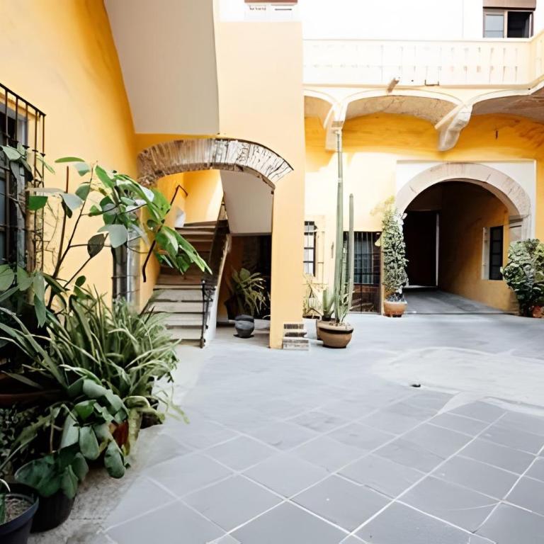 Amplia Casa en el Corazón del Centro | 4hab + Est - Casa de 4 dormitorios - 48