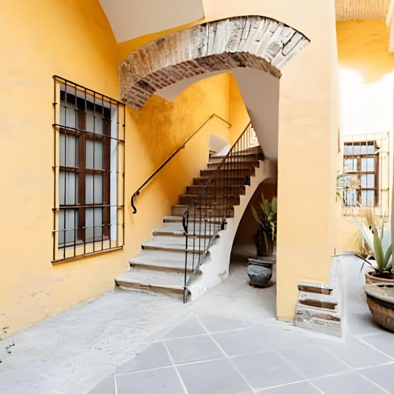 Amplia Casa en el Corazón del Centro | 4hab + Est - Casa de 4 dormitorios - 58