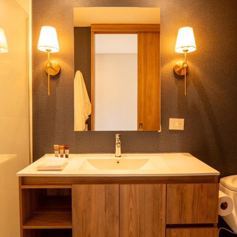 99Rentall Apt privado por piso WiFi y parqueadero privado, ubicacion Top - Three-Bedroom Apartment - 18