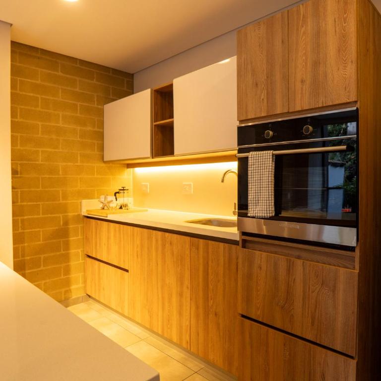 99Rentall Apt privado por piso WiFi y parqueadero privado, ubicacion Top - Three-Bedroom Apartment - 7