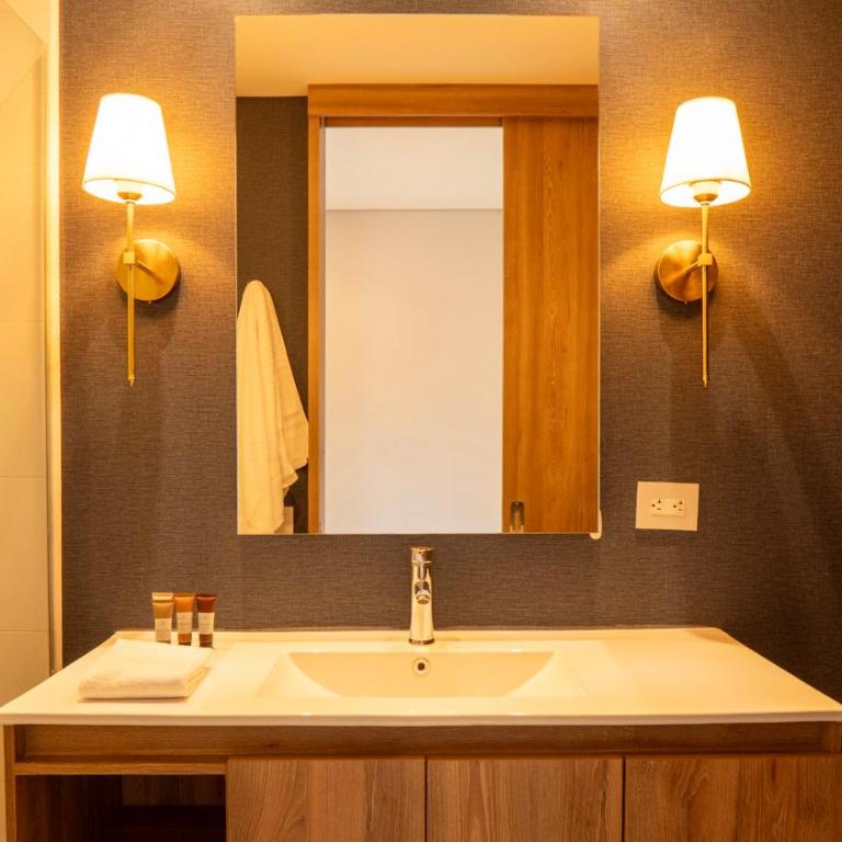 99Rentall Apt privado por piso WiFi y parqueadero privado, ubicacion Top - Three-Bedroom Apartment - 8
