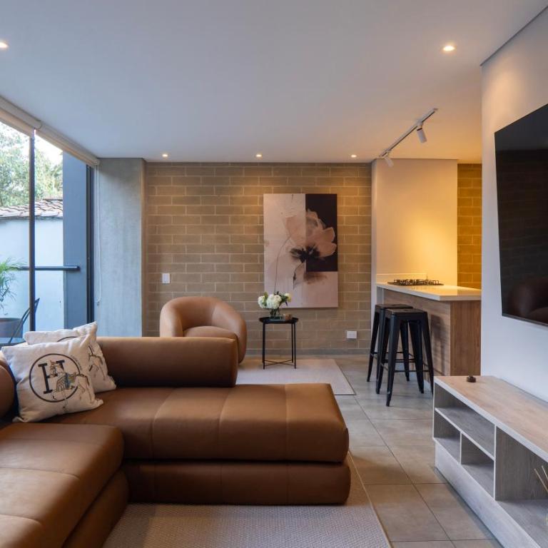 99Rentall Apt privado por piso WiFi y parqueadero privado, ubicacion Top - Three-Bedroom Apartment - 30