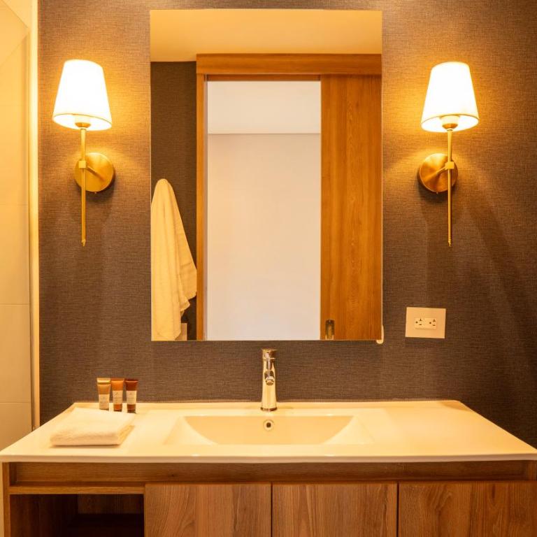 99Rentall Apt privado por piso WiFi y parqueadero privado, ubicacion Top - Three-Bedroom Apartment - 27