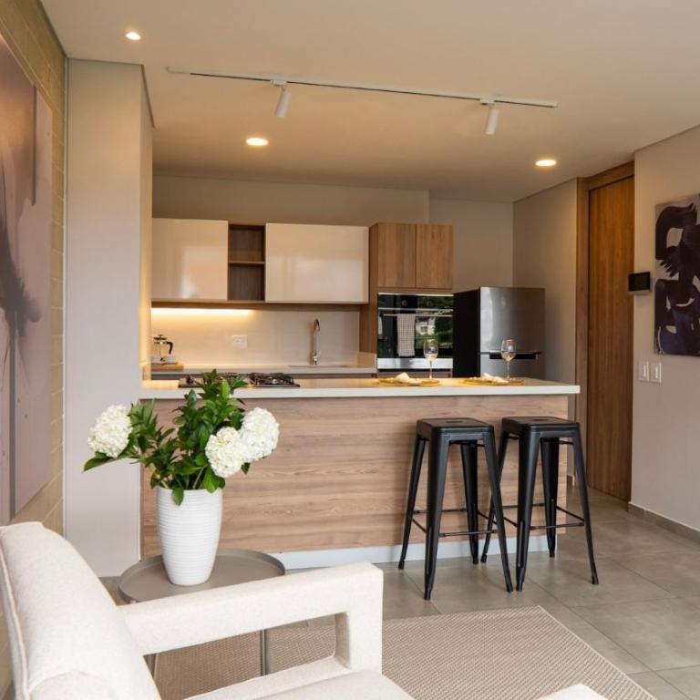 99Rentall Apt privado por piso WiFi y parqueadero privado, ubicacion Top - Three-Bedroom Apartment with Balcony - 19