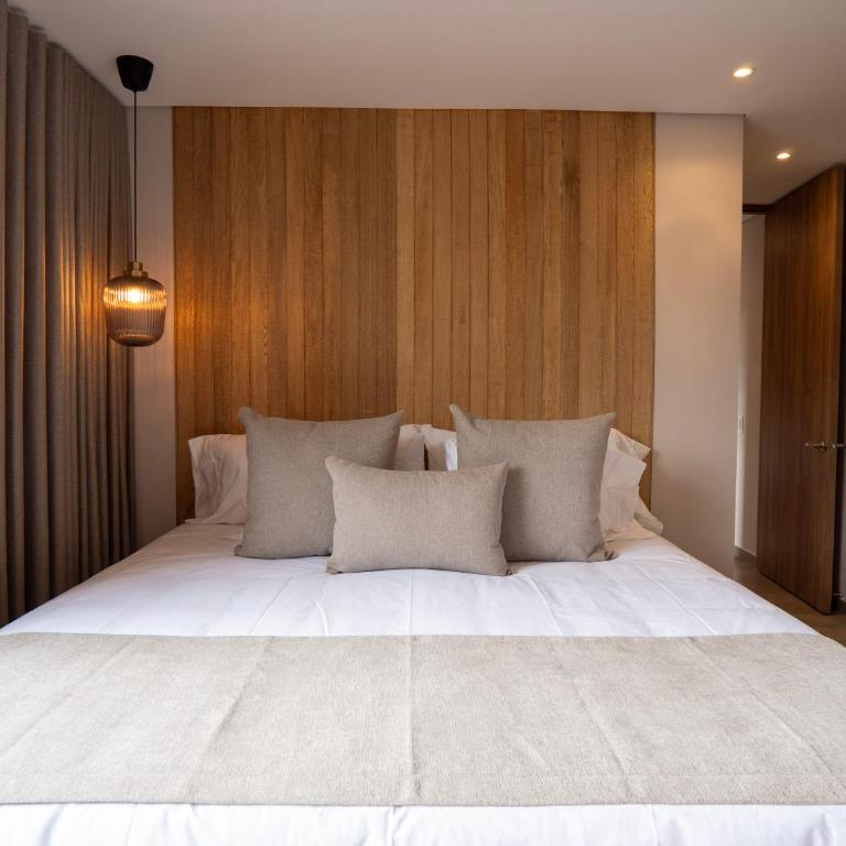 99Rentall Apt privado por piso WiFi y parqueadero privado, ubicacion Top - Three-Bedroom Apartment with Balcony - 26