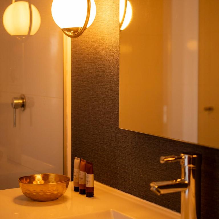 99Rentall Apt privado por piso WiFi y parqueadero privado, ubicacion Top - Three-Bedroom Premium Apartment - 7