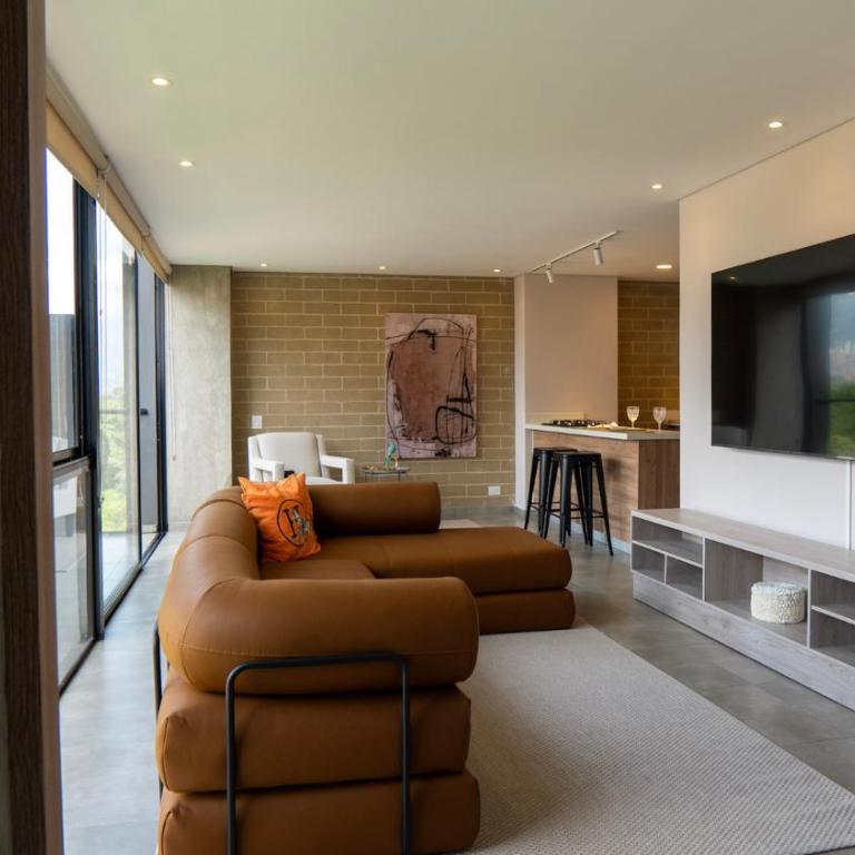 99Rentall Apt privado por piso WiFi y parqueadero privado, ubicacion Top - Three-Bedroom Premium Apartment - 13