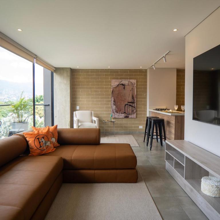 99Rentall Apt privado por piso WiFi y parqueadero privado, ubicacion Top - Three-Bedroom Premium Apartment - 4