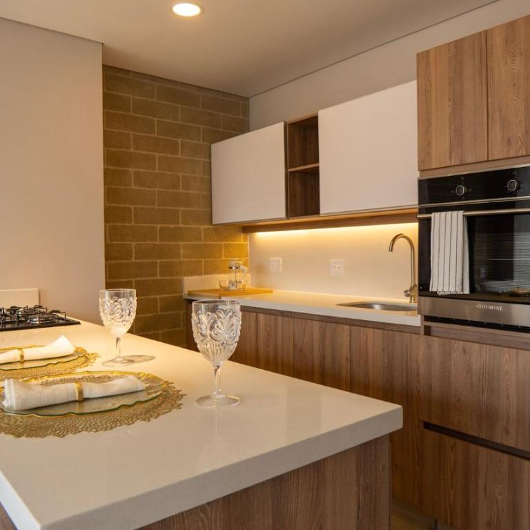 99Rentall Apt privado por piso WiFi y parqueadero privado, ubicacion Top - Three-Bedroom Premium Apartment - 12