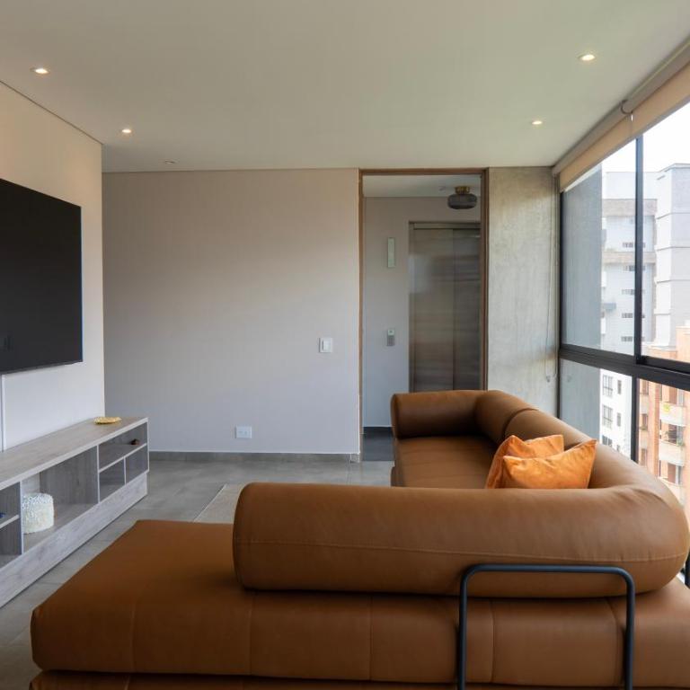 99Rentall Apt privado por piso WiFi y parqueadero privado, ubicacion Top - Three-Bedroom Premium Apartment - 6