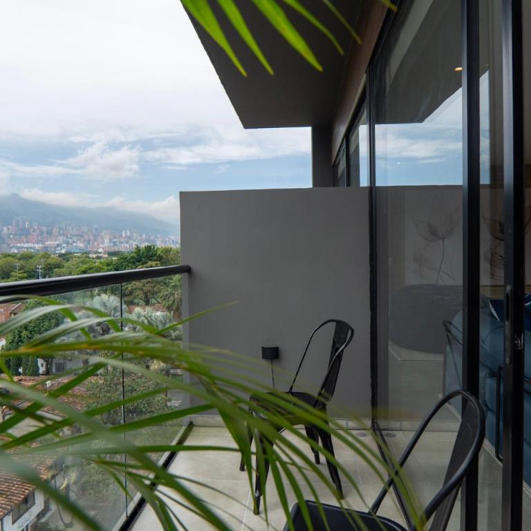 99Rentall Apt privado por piso WiFi y parqueadero privado, ubicacion Top - Three-Bedroom Apartment with Mountain View - 4